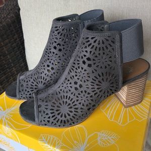 Yellow Box Vision open toe bootie 8.5